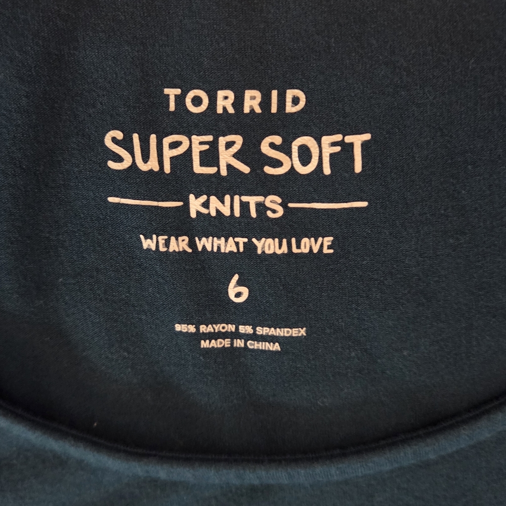 Torrid 6x Super Soft Teal Dip-Dye Hi-lo Tee - Picture 5 of 7